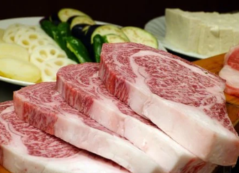 新鮮的雪花牛肉