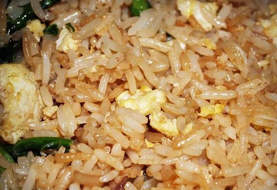 剩飯?jiān)趺醋龊贸杂趾?jiǎn)單，分享剩飯的6種再利用方式！