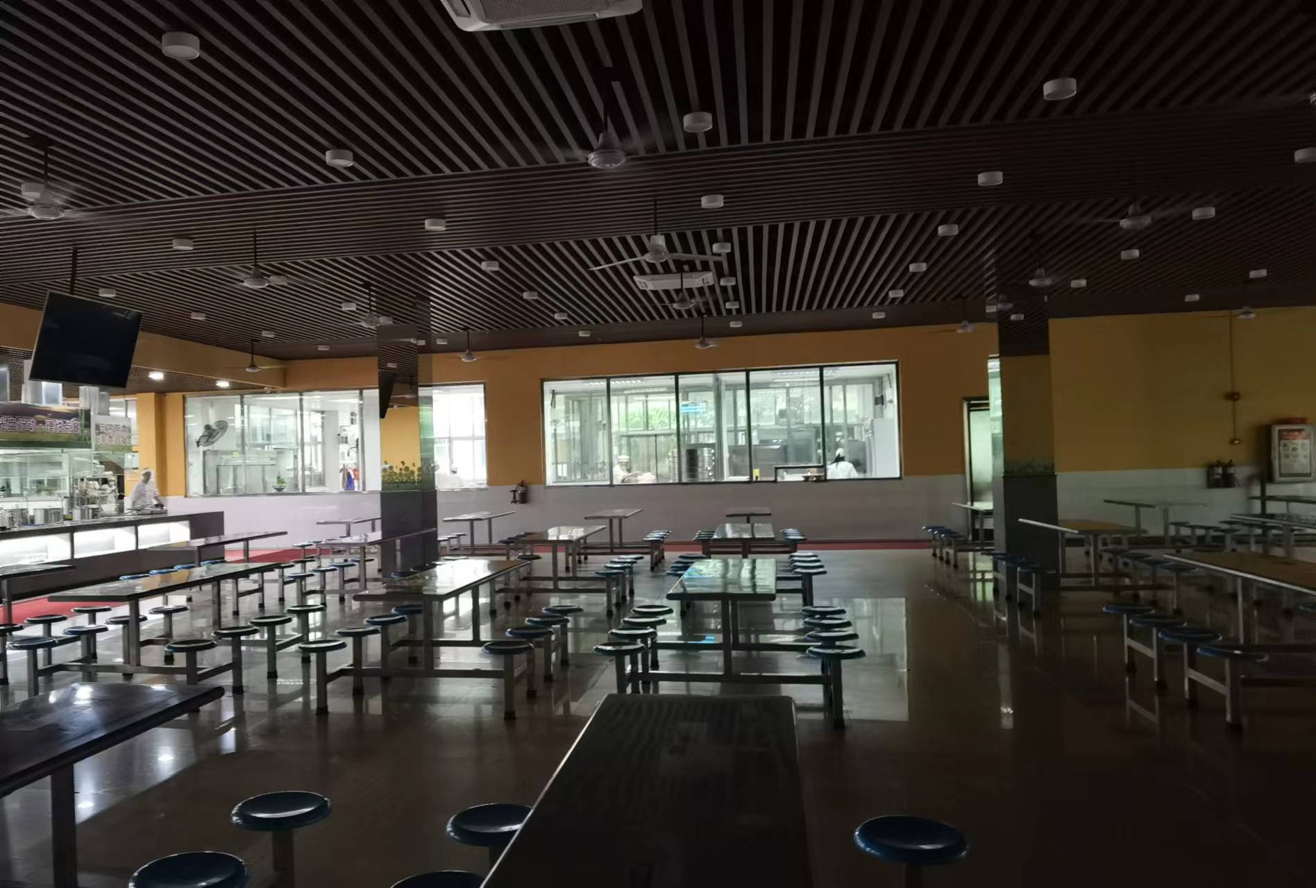 生鮮配送公司能夠為食堂提供哪些方面的保障？